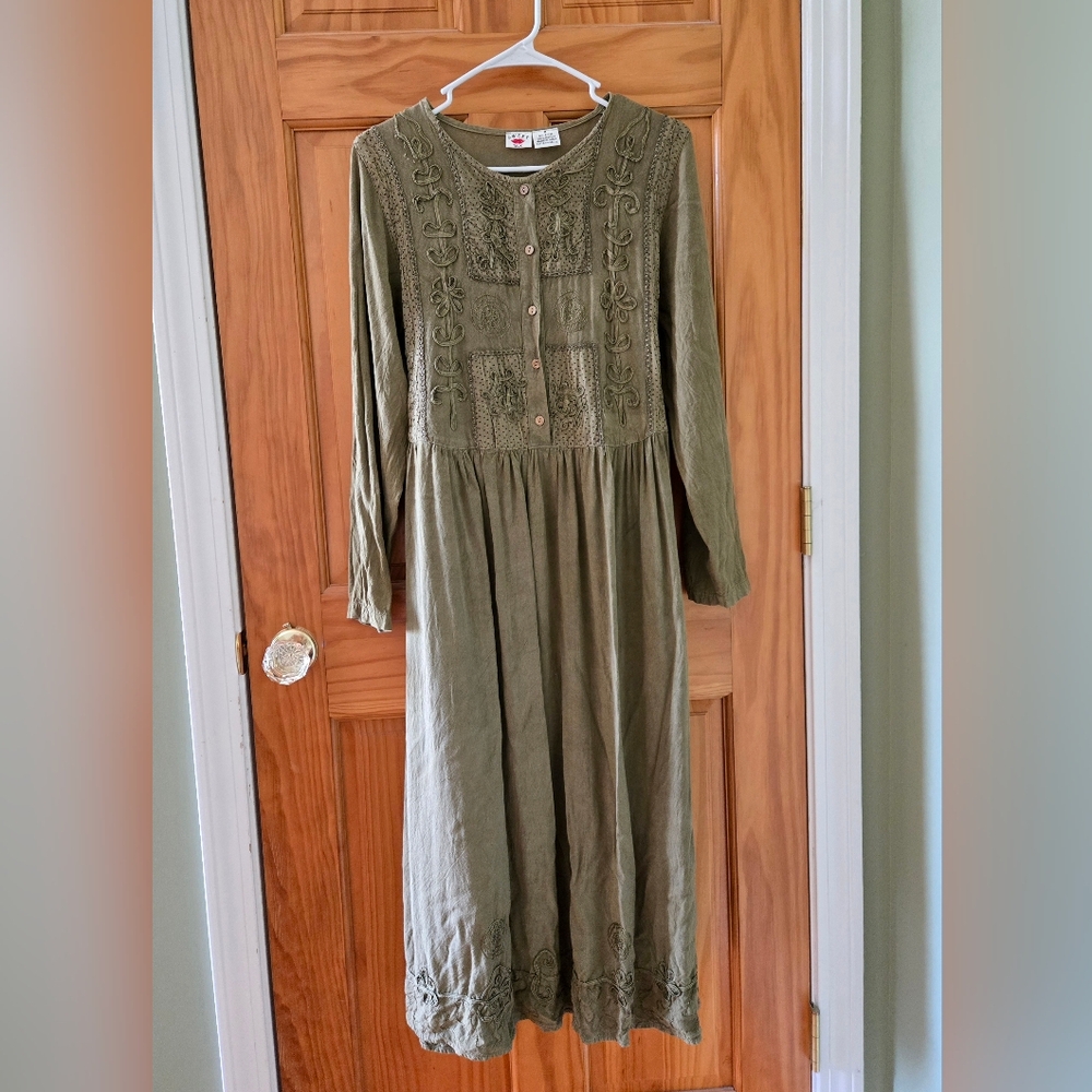 Sage Green Button Up Embroidered Dress (Fits Up To Size Large). Vintage?